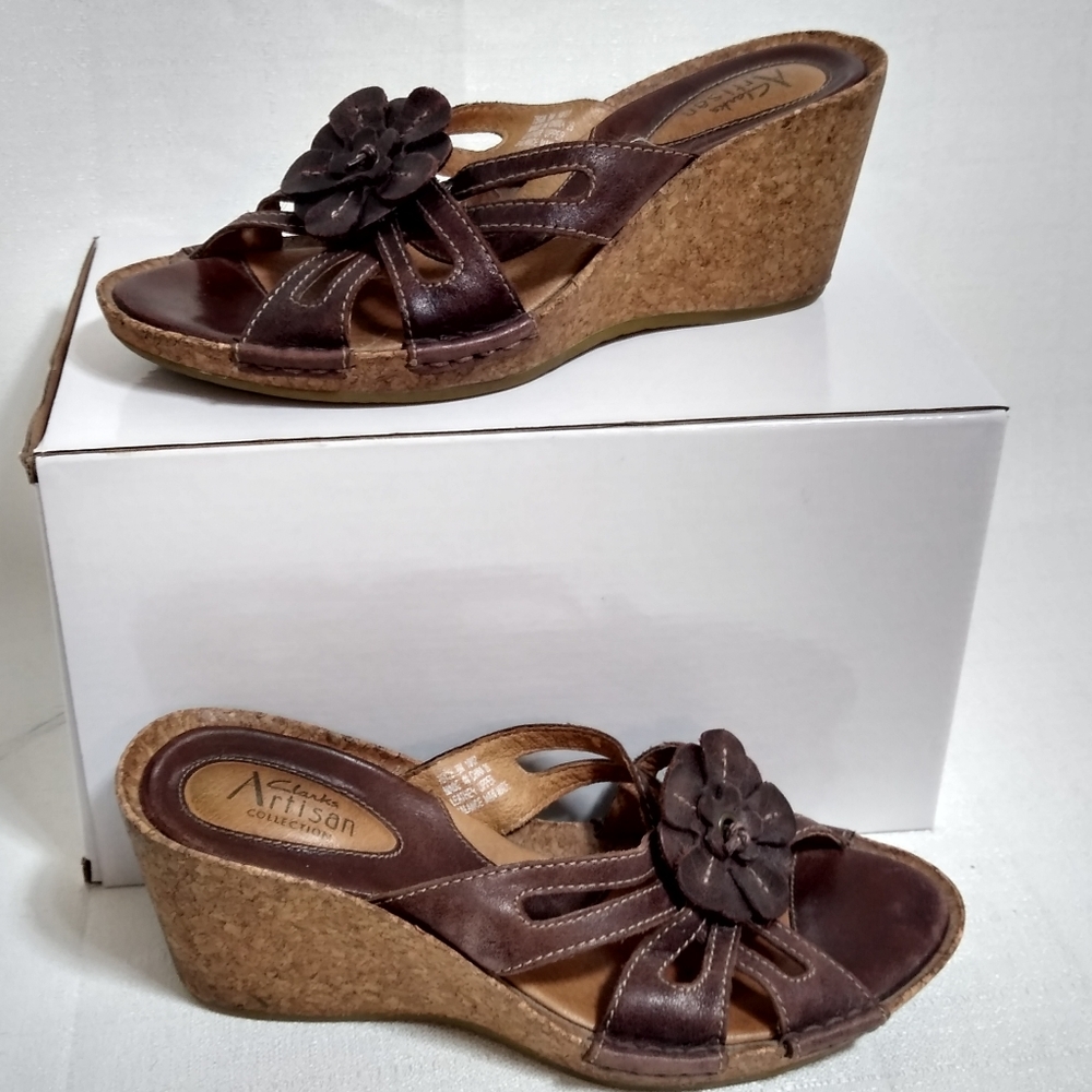 ✨CLARKS✨ Artisan brown leather wedges with flowers